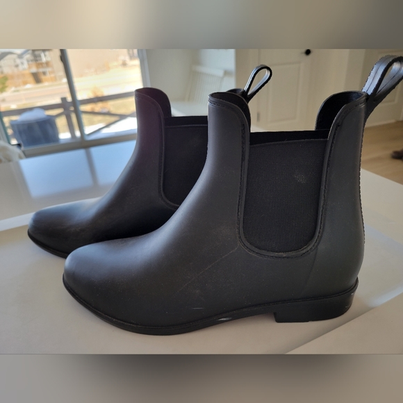 Like New Women's Chelsea Rain Boots - A New Day Black, size 10 - Picture 1 of 3